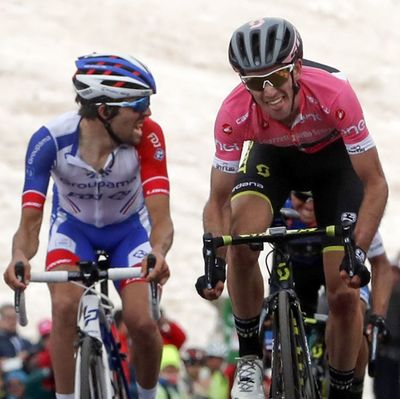 Foto zu dem Text "Krank und ausgebrannt stürzen Pinot und Yates im Giro-Finale ab"