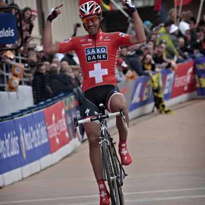 Foto zu dem Text "Video-Rückblick: Cancellara feiert zweiten Roubaix-Triumph"