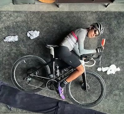 Foto zu dem Text "Shio Chuan Quek: Rennradfahren auf dem Wohnzimmer-Teppich"