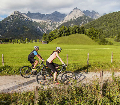 Foto zu dem Text "Drei Gänge auf zwei Rädern: Gourmet-Bike-Tour im Pillerseetal"
