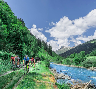 Foto zu dem Text "Graubünden: Die “Gravel & Road Cycling Experience“"