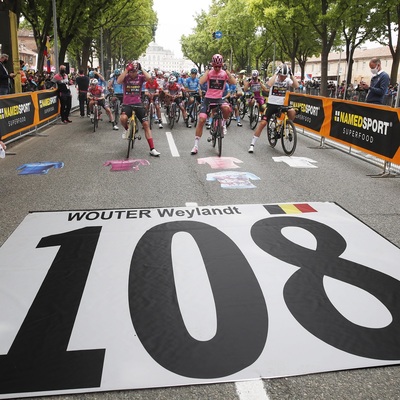 Foto zu dem Text "Giro d´Italia gedenkt dem tödlich verunglückten Wouter Weylandt"