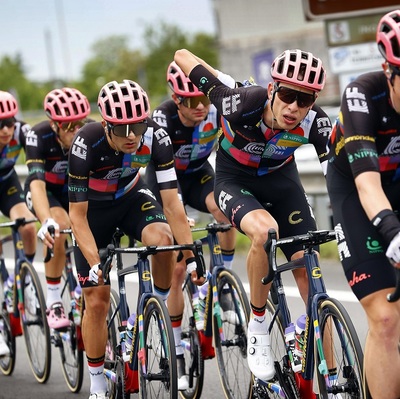 Foto zu dem Text "EF greift Bernal beim Giro mit Hugh Carthy weiter an"