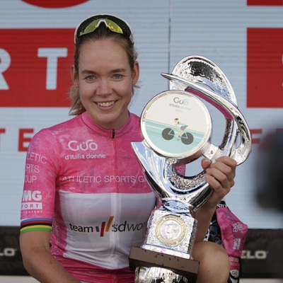 Foto zu dem Text "Giro Donne: Van der Breggen feiert vierten Gesamtsieg"