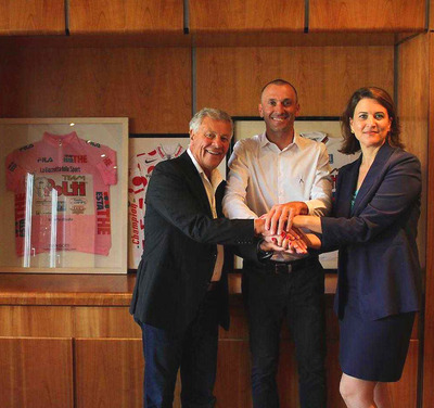 Foto zu dem Text "Polti kehrt als Sponsor der Teams von Basso und Contador zurück"