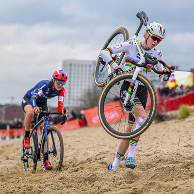 Foto zu dem Text "Van Empel springt beim Weltcup in Antwerpen zum elften Sieg"
