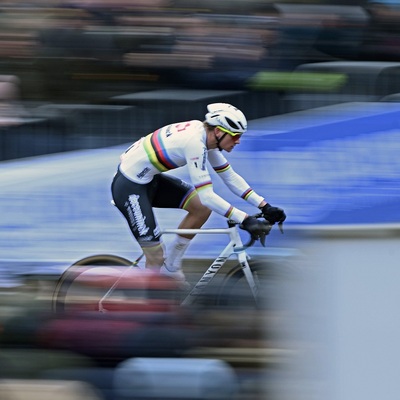 Foto zu dem Text "Van der Poel fliegt beim Weltcup in Zonhoven zum 10. Saisonsieg"