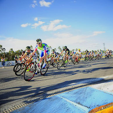 Foto zu dem Text "Circuit Cycling: Gerrit Glomser und radsport-aktiv.de beim 10-h-Rennen"