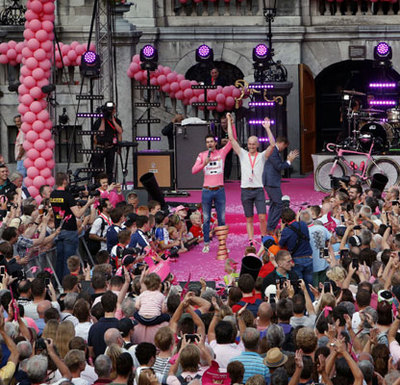 Foto zu dem Text "Giro-Sieger Dumoulin in seiner Heimatstadt Maastricht geehrt"