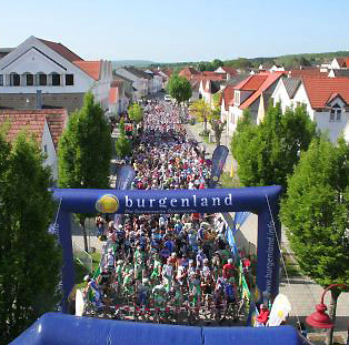 Foto zu dem Text "Neusiedler See Radmarathon: Jetzt fahr´n wir übern See..."