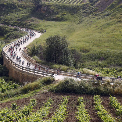 Foto zu dem Text "5. Giro-Etappe von schwerem Unfall in Agrigento überschattet"