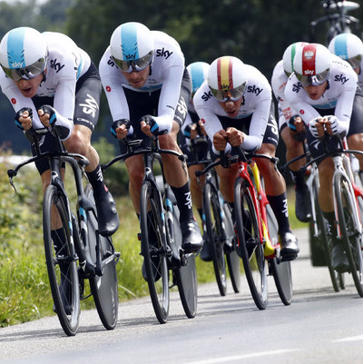 Foto zu dem Text "Sky gewinnt Teamzeitfahren, Kwiatkowski wieder in Gelb"