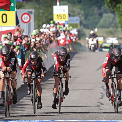 Foto zu dem Text "BMC sahnt im Teamzeitfahren ab, Küng in Gelb"