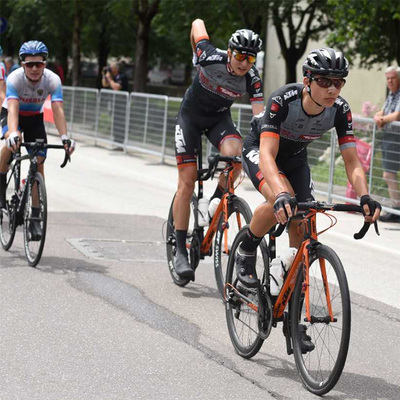 Foto zu dem Text "Baby Giro: Osorio holt sich nach nur einem Tag das Rosa Trikot zurück"