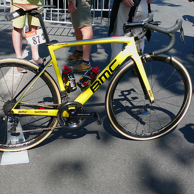 Foto zu dem Text "Gelbe Gefahr: Greg Van Avermaets BMC-Team-Machine SLR01"
