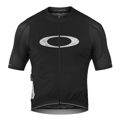 Foto zu dem Text "Oakley: neue Bekleidungs-Kollektion Frühling 2019"