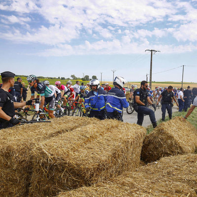 Foto zu dem Text "Rauchbomben, Steinwürfe, Schüsse - Attacken auf die Tour"