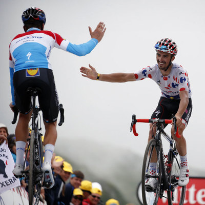 Foto zu dem Text "Jungels klatscht Alaphilippe ab, Froome sackt in sich zusammen"