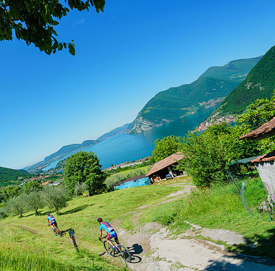 Foto zu dem Text "Jeroboam Bike Festival: Doppel-Magnum im Franciacorta"