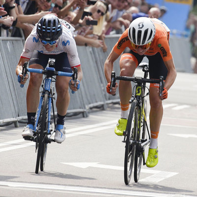 Foto zu dem Text "van Vleuten setzt sich im Sprintduell gegen Jasinska durch"