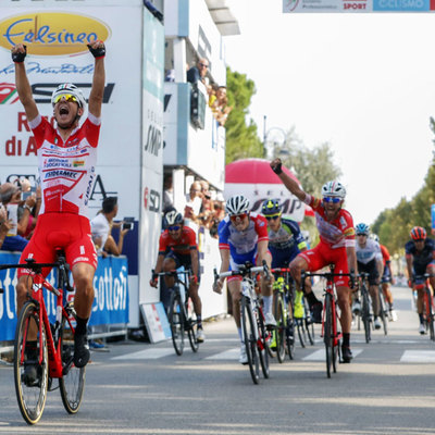 Foto zu dem Text "Ballerini setzt in Cesenatico die italienische Serie fort"