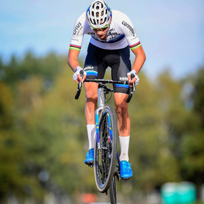 Foto zu dem Text "Van der Poel springt in Boom so hoch wie eben nötig"