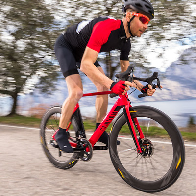 Foto zu dem Text "Canyon Aeroad CF SLX Disc: Schnell, agil, komfortabel, sportlich"