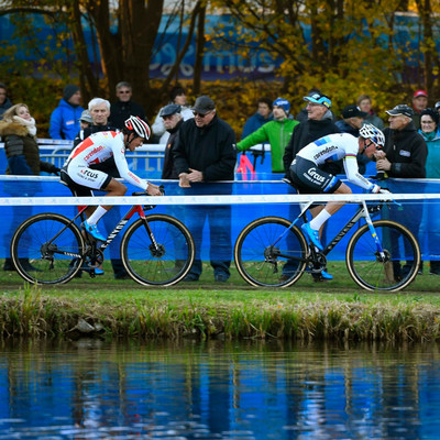 Foto zu dem Text "Teamwork in Hamme: Van der Poel macht Meeusen glücklich"