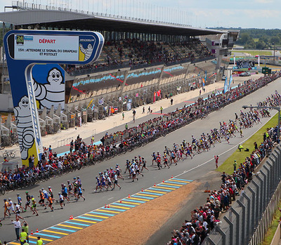 Foto zu dem Text "24 Heures Velo Le Mans: Emotionen unter Flutlicht"