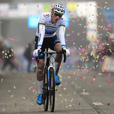 Foto zu dem Text "Van der Poel siegt auch in Loenhout und sitzt Aerts im Nacken"