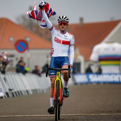 Foto zu dem Text "Pidcock schaltet den Turbo an und fliegt zum U23-WM-Titel"