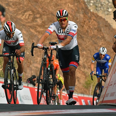 Foto zu dem Text "Kristoff beendete die 4. Etappe der UAE Tour zu Fuß"