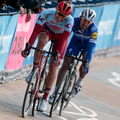 Foto zu dem Text "Politt vs. Gilbert im berühmten Velodrom von Roubaix"