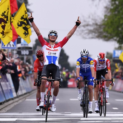 Foto zu dem Text "Van der Poel gewinnt das Rennen, das ihm am meisten liegt"