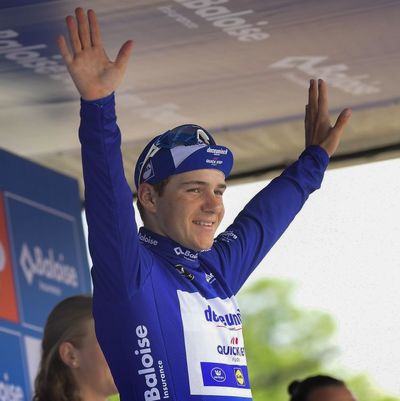 Foto zu dem Text "Evenepoel verteidigt Blau “mit einem Finger in der Nase“ "