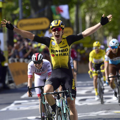 Foto zu dem Text "Van Aert düpiert die Sprinter und feiert Tour-Debütsieg"