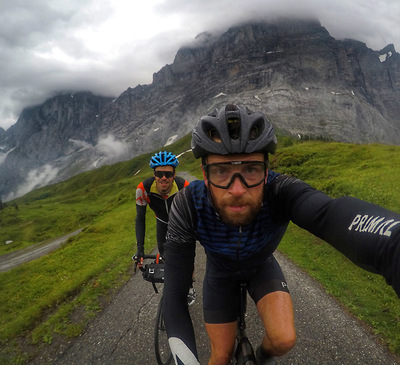 Foto zu dem Text "Jonas Deichmann: Die 100 höchsten Alpenpässe in drei Wochen"