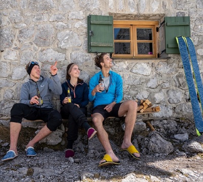 Foto zu dem Text "Doghammer: Hüttenschuhe aus Skifell-Resten"