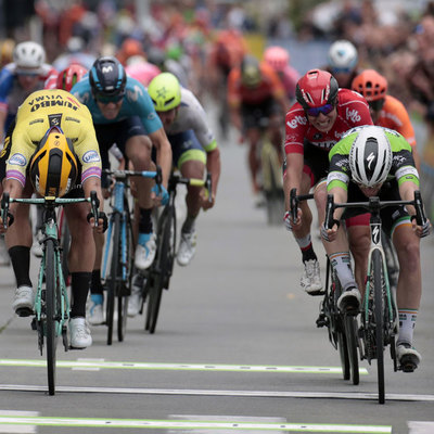 Foto zu dem Text "Bennett schlägt Groenewegen nach Foto-Finish"