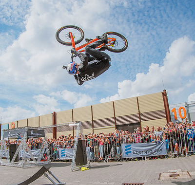 Foto zu dem Text "Drop and Roll Tour: Danny MacAskill ist zurück in Deutschland"