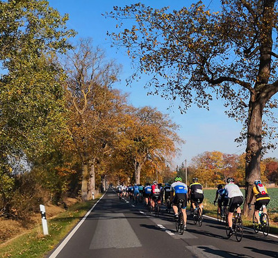 Foto zu dem Text "Tour d´Allée/ RügenChallenge: Jubiläum unter bunten Bäumen"