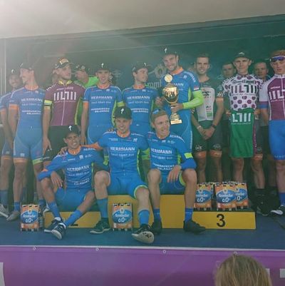 Foto zu dem Text "Herrmann Radteam feiert Abschied auf dem Podium "