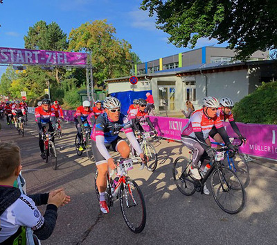 Foto zu dem Text "Charity Bike Cup: ein Heiratsantrag - und über 40 000 Euro Spenden"