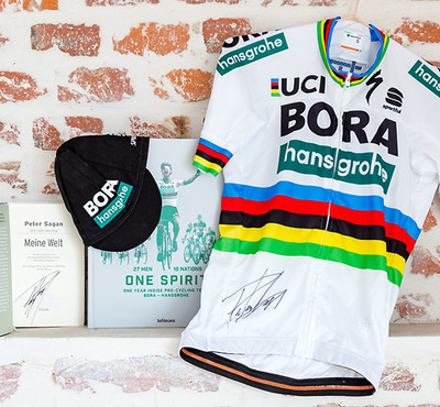 Foto zu dem Text "United Charity: versteigert Sagan-Fan-Paket"