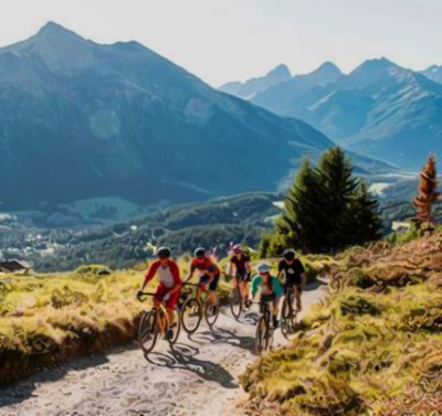 Foto zu dem Text "Grinduro: Das Gravel-Festival kommt in die Schweiz"