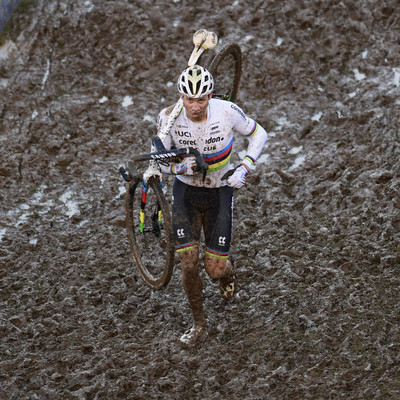 Foto zu dem Text "Aerts zu stark: Van der Poels atemberaubende Serie reißt"