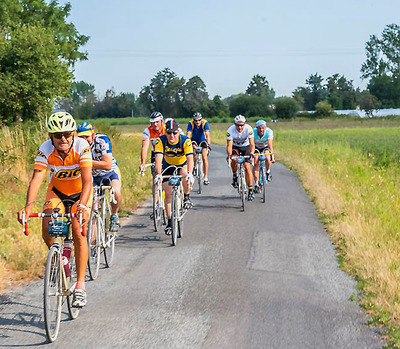 Foto zu dem Text "Anjou Vélo Vintage: Stahl, Holz, Wolle - und Swing"