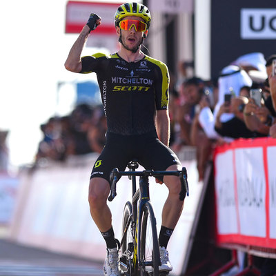 Foto zu dem Text "Adam Yates triumphiert am Jebel Hafeet, Buchmann gestürzt"