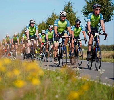 Foto zu dem Text "Tour de Magellan: Prominente radeln für Kinder"