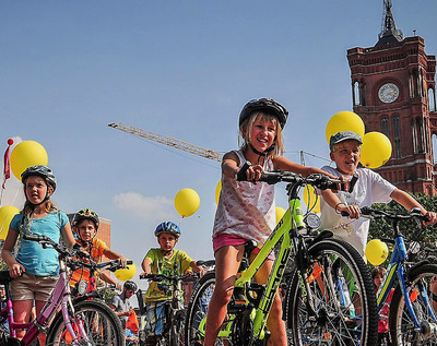 Foto zu dem Text "Kidical Mass: „Platz da für die nächste Generation!“"